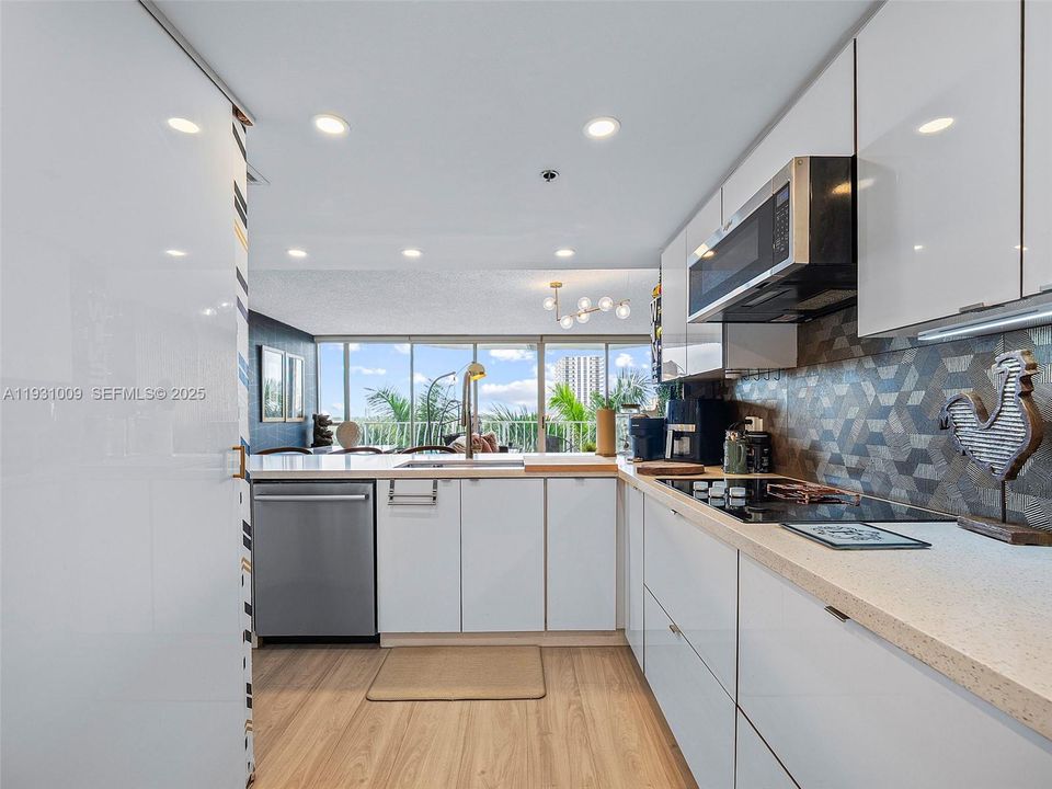 На продажу: $525,000 (2 спален, 2 ванн, 1061 Квадратных фут)