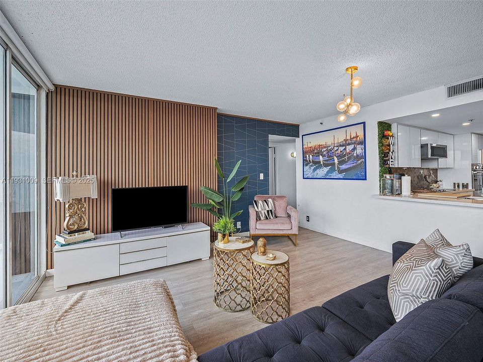 На продажу: $525,000 (2 спален, 2 ванн, 1061 Квадратных фут)