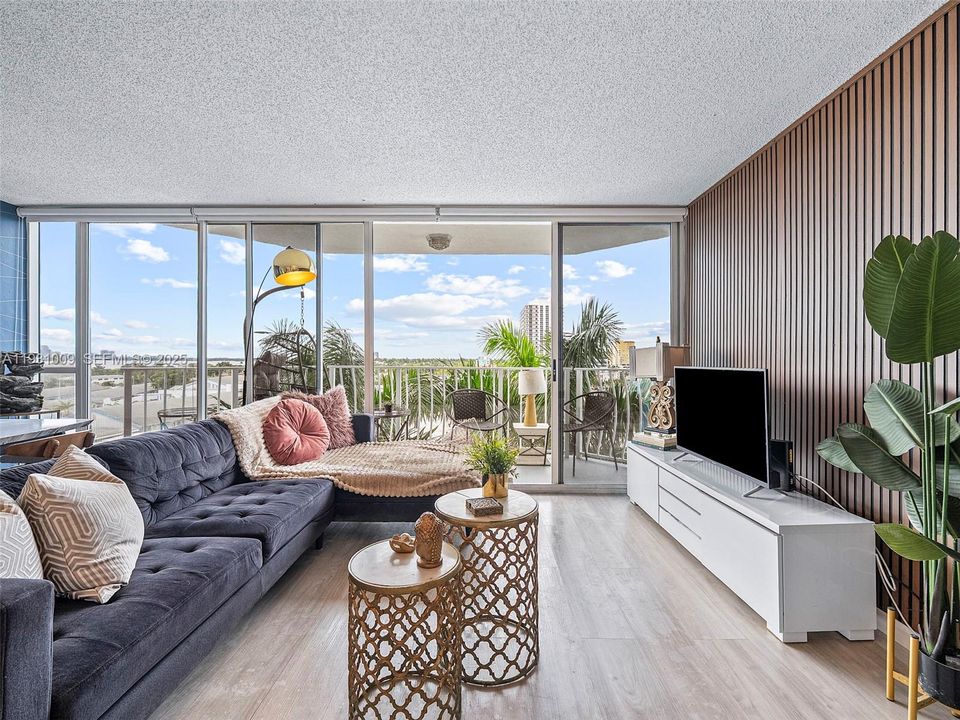 На продажу: $525,000 (2 спален, 2 ванн, 1061 Квадратных фут)