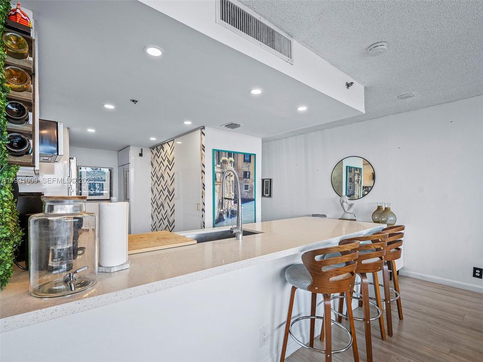 На продажу: $525,000 (2 спален, 2 ванн, 1061 Квадратных фут)