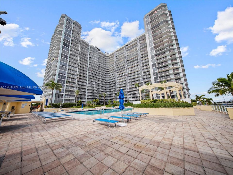 На продажу: $525,000 (2 спален, 2 ванн, 1061 Квадратных фут)