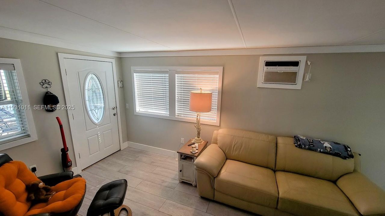 На продажу: $89,900 (1 спален, 1 ванн, 0 Квадратных фут)