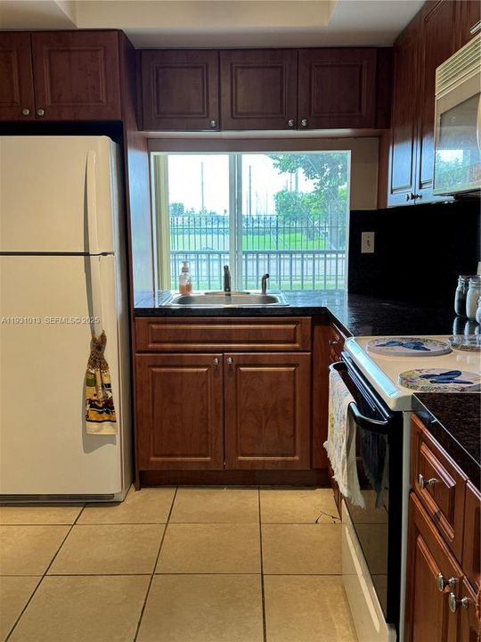 : $280,000 (2 beds, 2 baths, 1086 Square Feet)