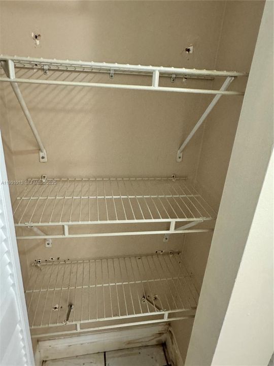 : $280,000 (2 beds, 2 baths, 1086 Square Feet)