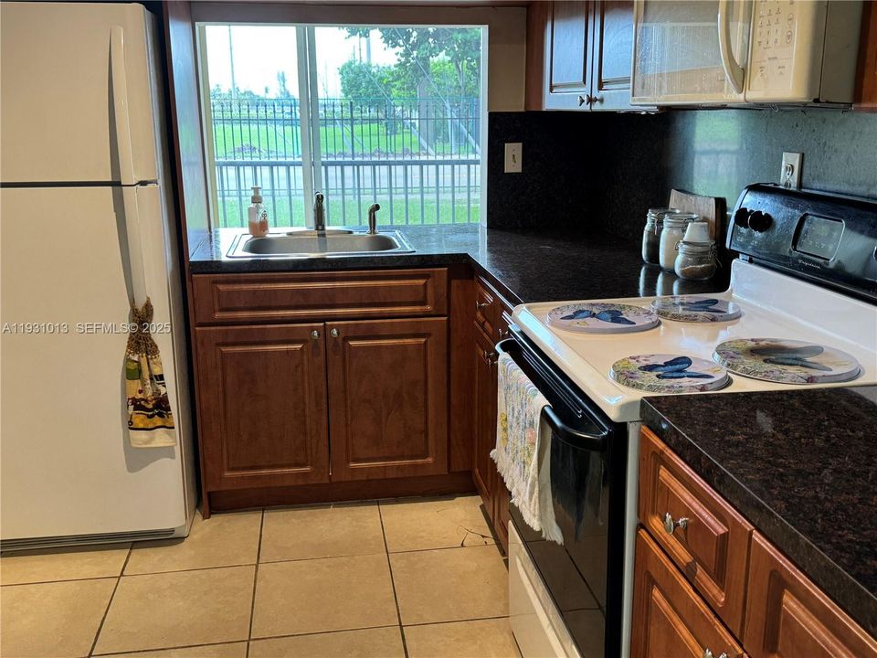 : $280,000 (2 beds, 2 baths, 1086 Square Feet)