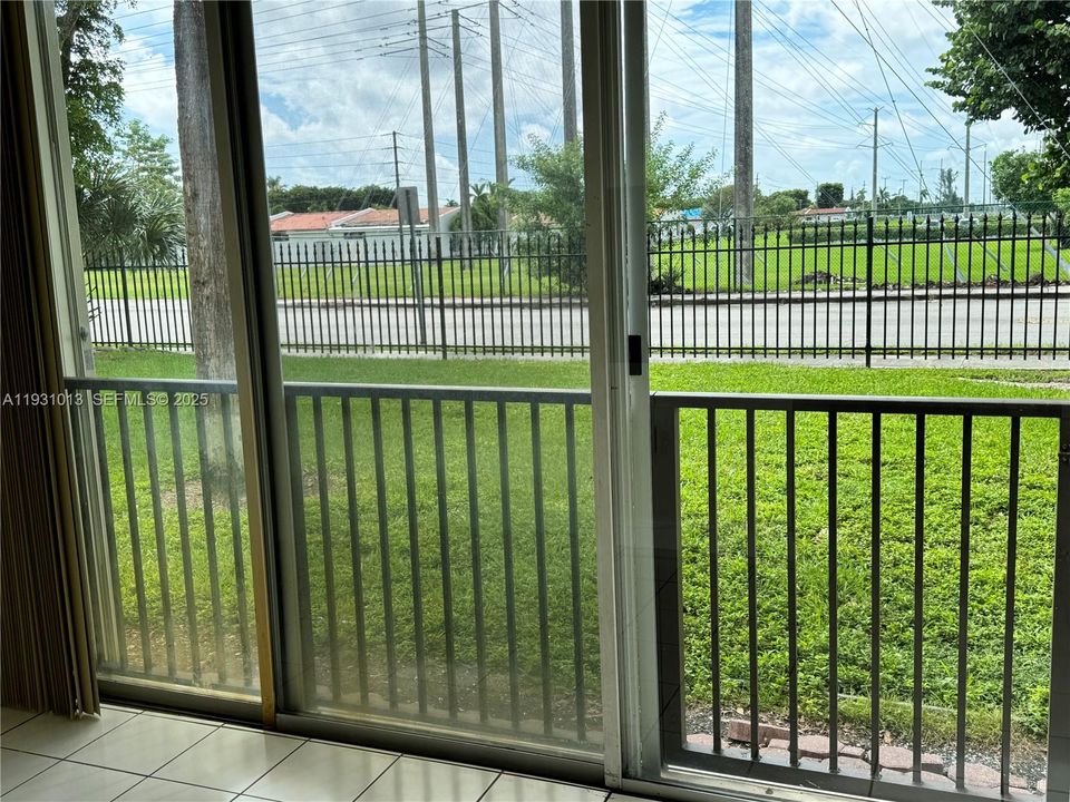 : $280,000 (2 beds, 2 baths, 1086 Square Feet)