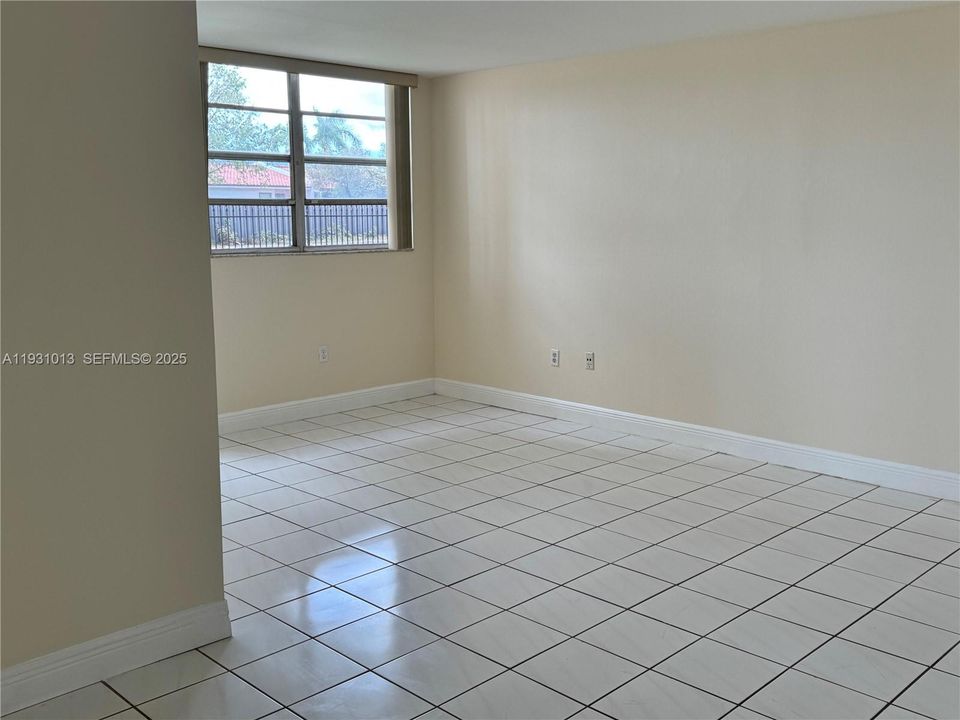 : $280,000 (2 beds, 2 baths, 1086 Square Feet)