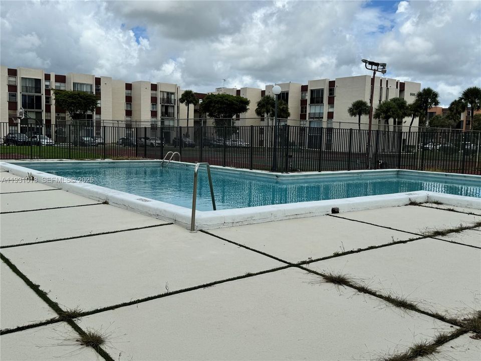 : $280,000 (2 beds, 2 baths, 1086 Square Feet)