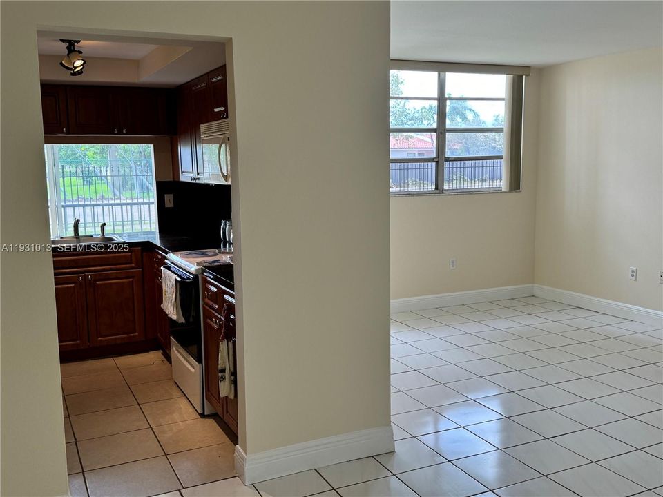 : $280,000 (2 beds, 2 baths, 1086 Square Feet)