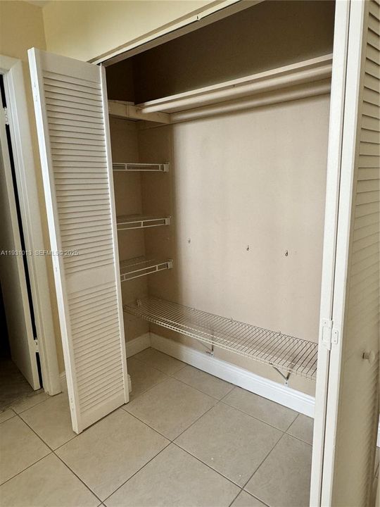 : $280,000 (2 beds, 2 baths, 1086 Square Feet)