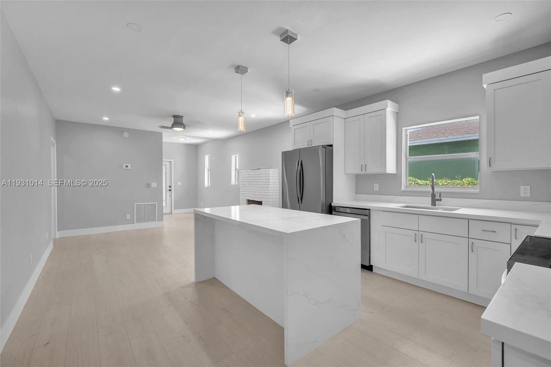 На продажу: $779,000 (0 спален, 0 ванн, 1556 Квадратных фут)