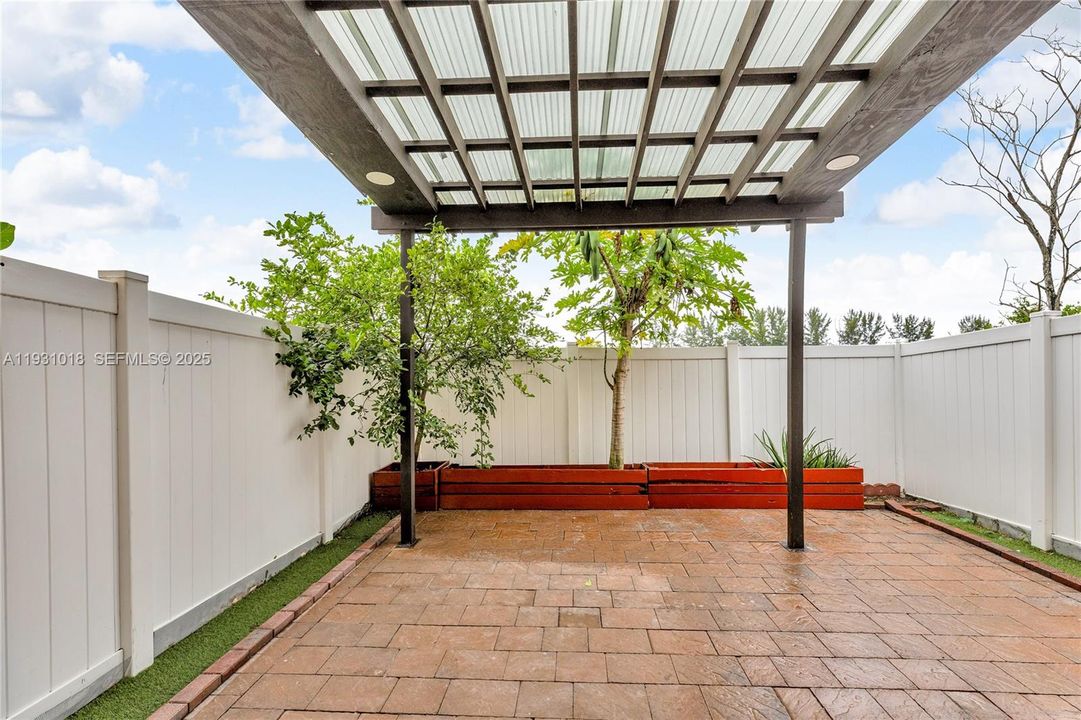 For Sale: $485,000 (3 beds, 2 baths, 1545 Square Feet)