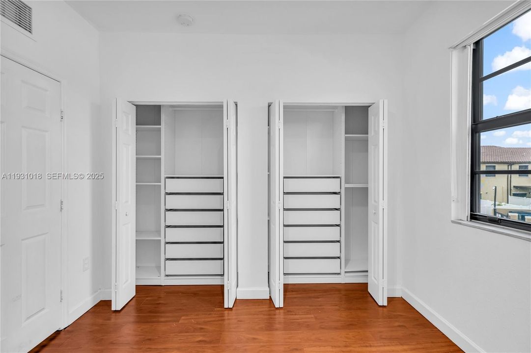 For Sale: $485,000 (3 beds, 2 baths, 1545 Square Feet)