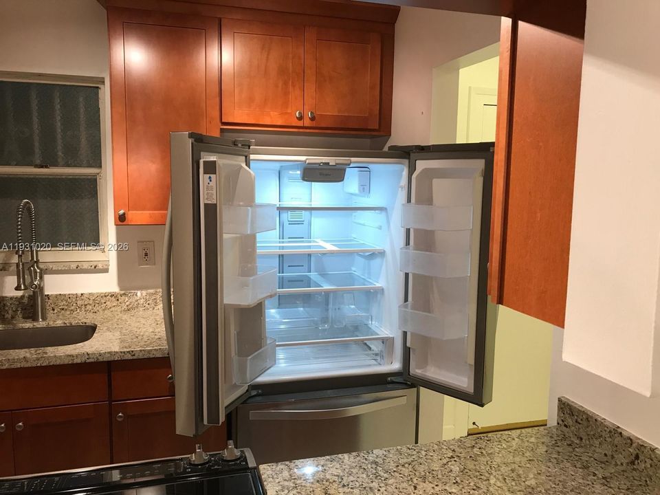 For Sale: $265,000 (2 beds, 1 baths, 775 Square Feet)