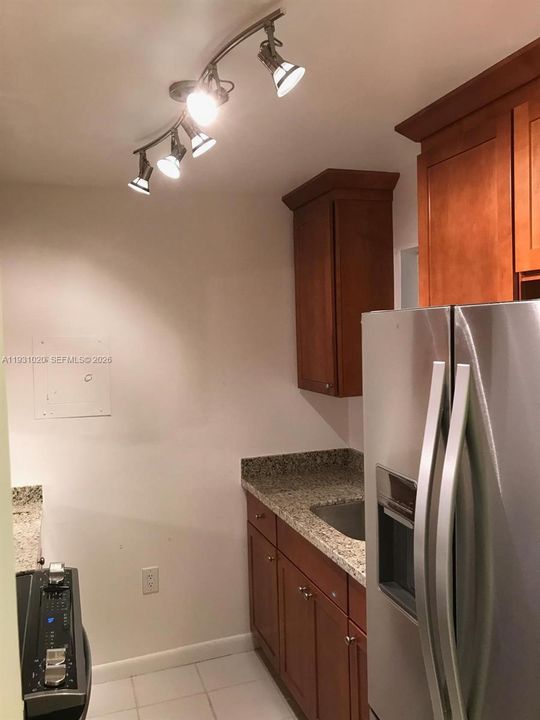 For Sale: $265,000 (2 beds, 1 baths, 775 Square Feet)