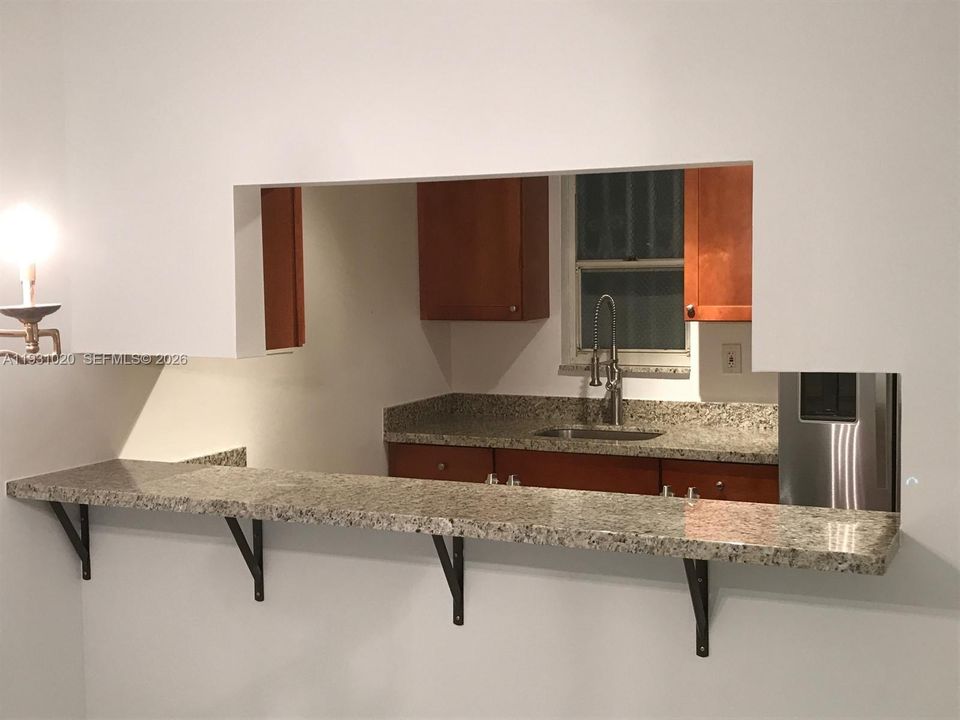 For Sale: $265,000 (2 beds, 1 baths, 775 Square Feet)