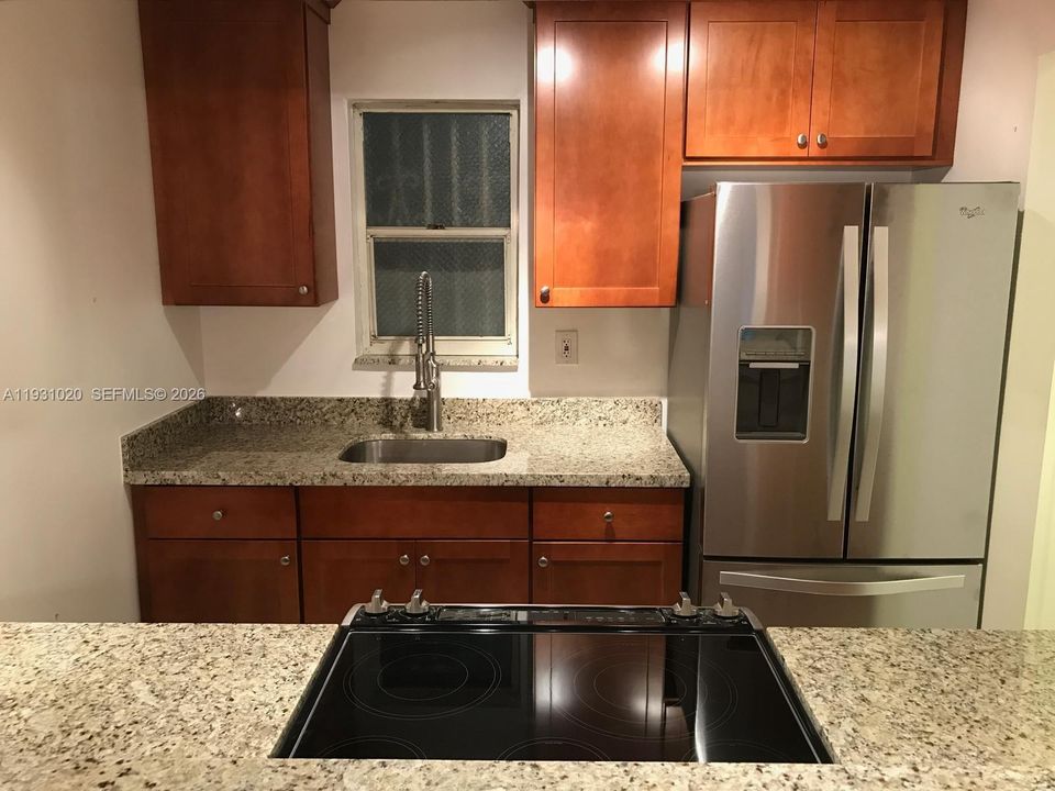 For Sale: $265,000 (2 beds, 1 baths, 775 Square Feet)