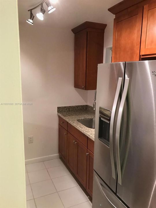 For Sale: $265,000 (2 beds, 1 baths, 775 Square Feet)