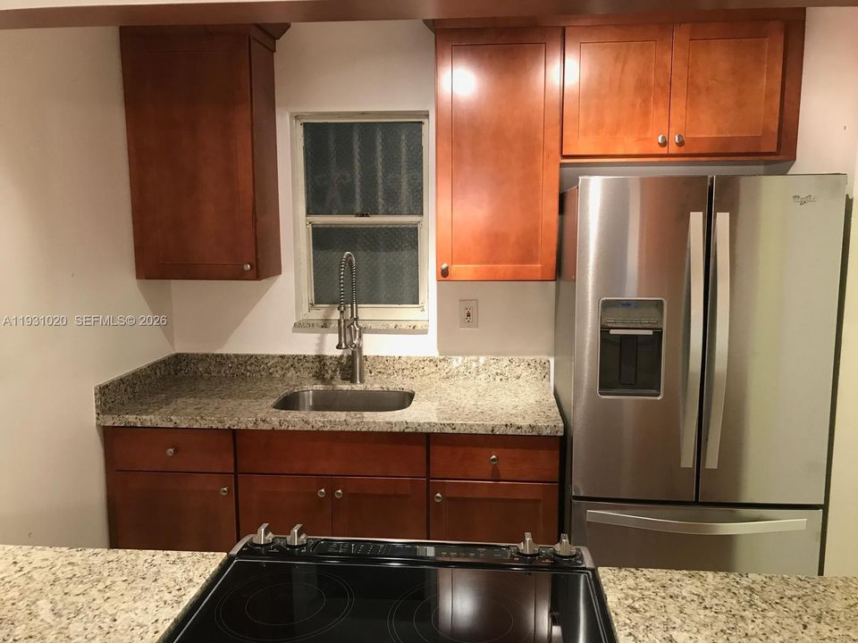 For Sale: $265,000 (2 beds, 1 baths, 775 Square Feet)