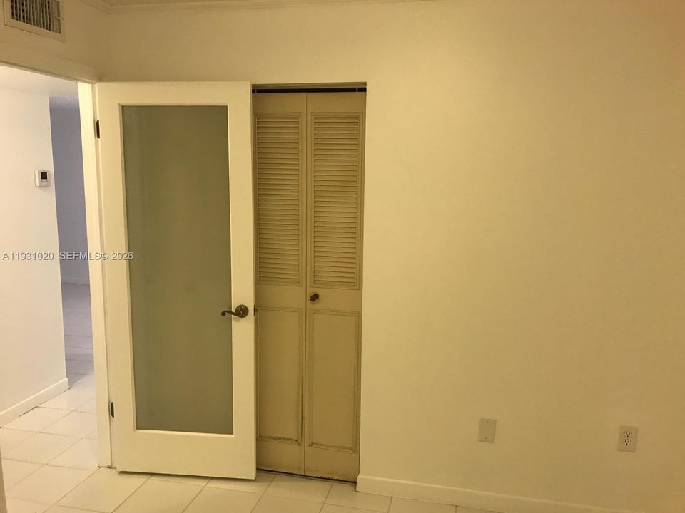 For Sale: $265,000 (2 beds, 1 baths, 775 Square Feet)