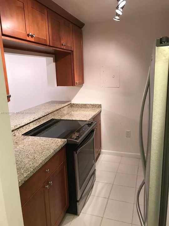 For Sale: $265,000 (2 beds, 1 baths, 775 Square Feet)