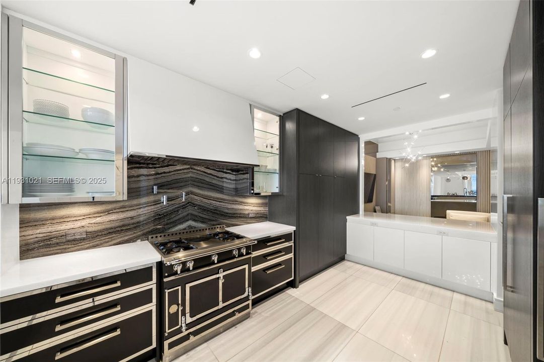 待售: $7,650,000 (4 贝兹, 5 浴室, 3287 平方英尺)