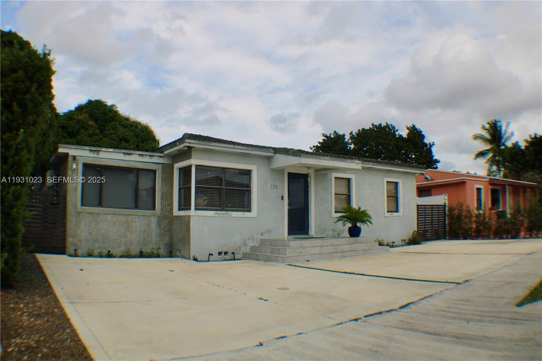 En Venta: $620,000 (3 camas, 2 baños, 1343 Pies cuadrados)