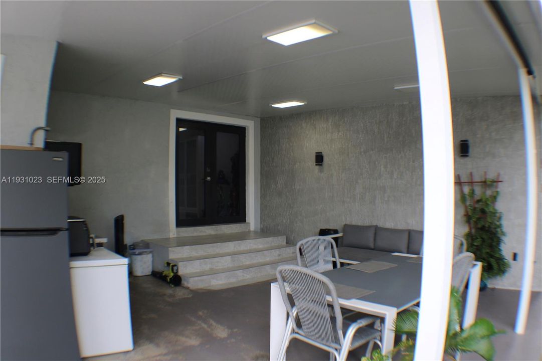 En Venta: $620,000 (3 camas, 2 baños, 1343 Pies cuadrados)