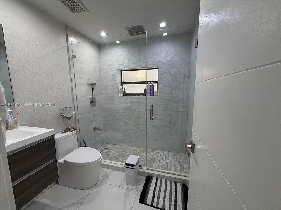 En Venta: $620,000 (3 camas, 2 baños, 1343 Pies cuadrados)