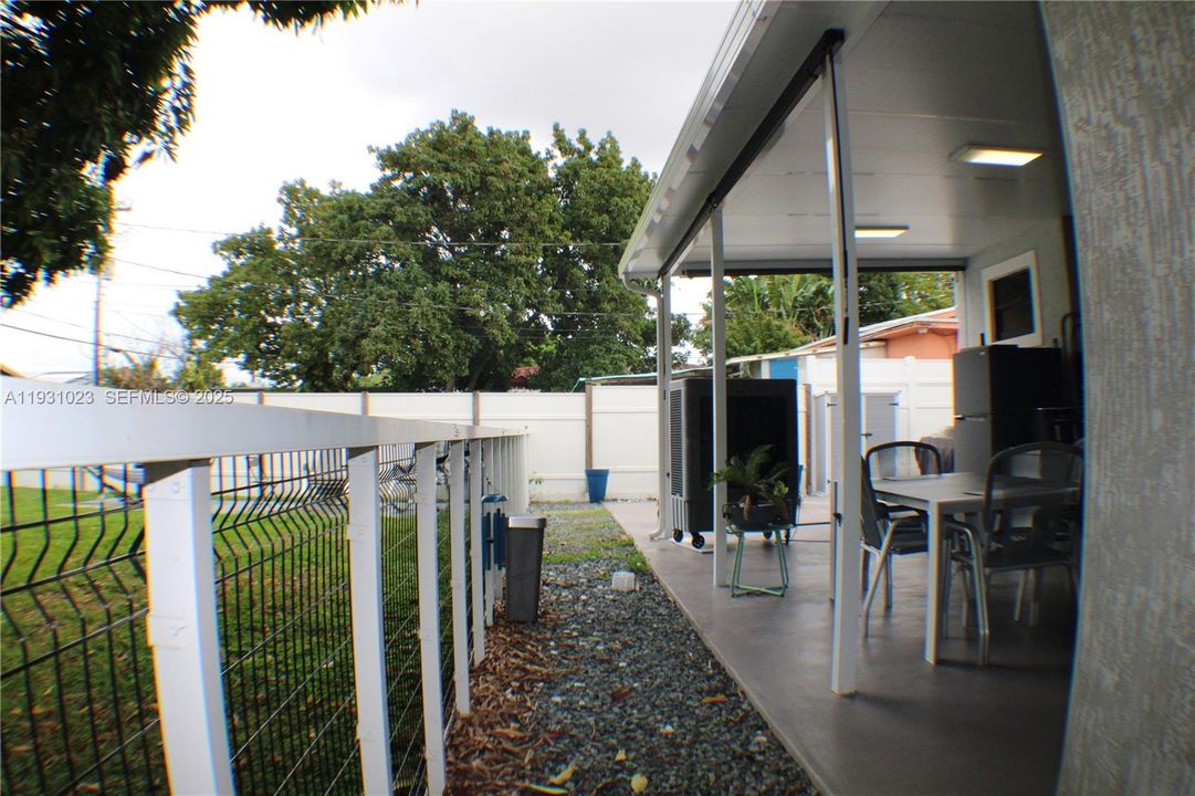 En Venta: $620,000 (3 camas, 2 baños, 1343 Pies cuadrados)