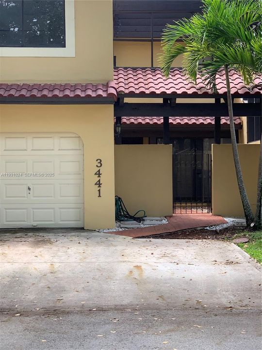 For Rent: $3,450 (3 beds, 2 baths, 1712 Square Feet)