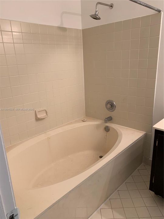 For Rent: $3,450 (3 beds, 2 baths, 1712 Square Feet)