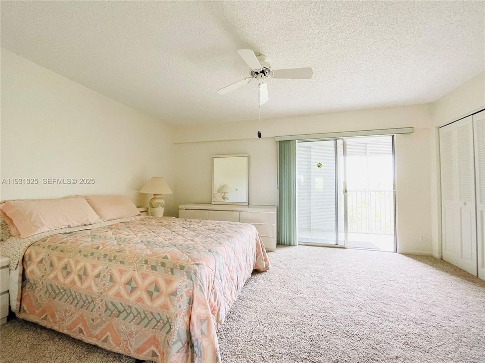 For Sale: $139,000 (1 beds, 1 baths, 811 Square Feet)