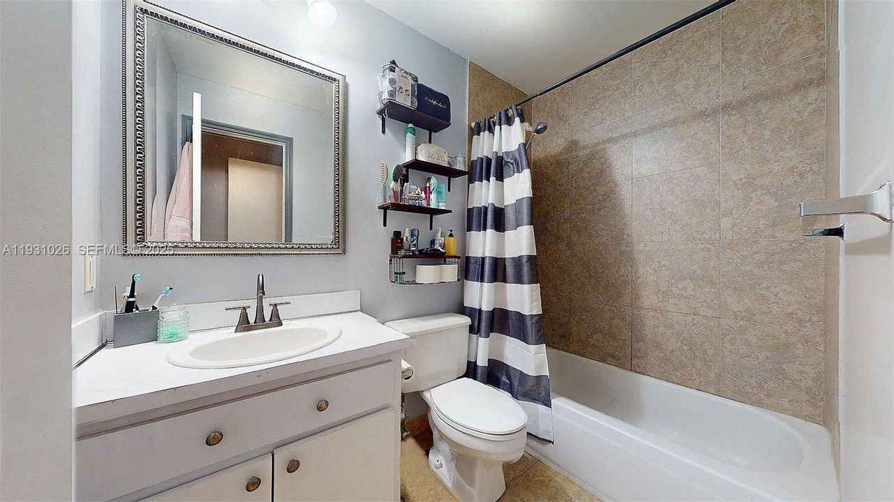 For Sale: $449,999 (2 beds, 2 baths, 1170 Square Feet)