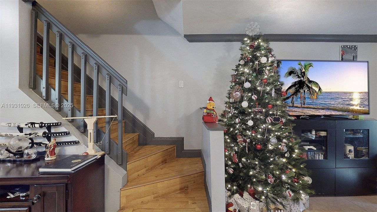 For Sale: $449,999 (2 beds, 2 baths, 1170 Square Feet)