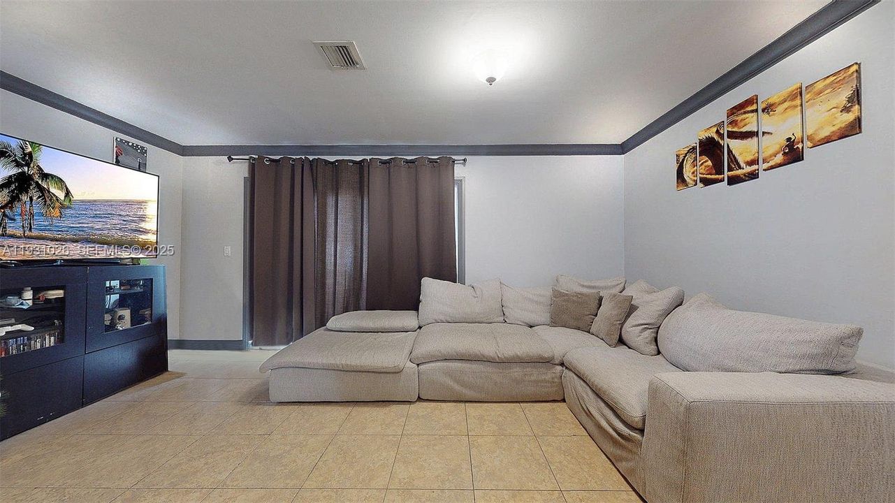 For Sale: $449,999 (2 beds, 2 baths, 1170 Square Feet)