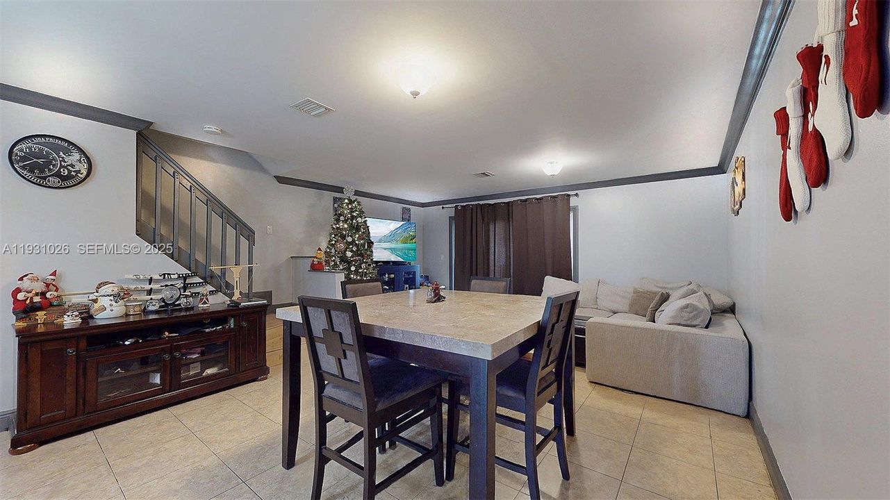 For Sale: $449,999 (2 beds, 2 baths, 1170 Square Feet)