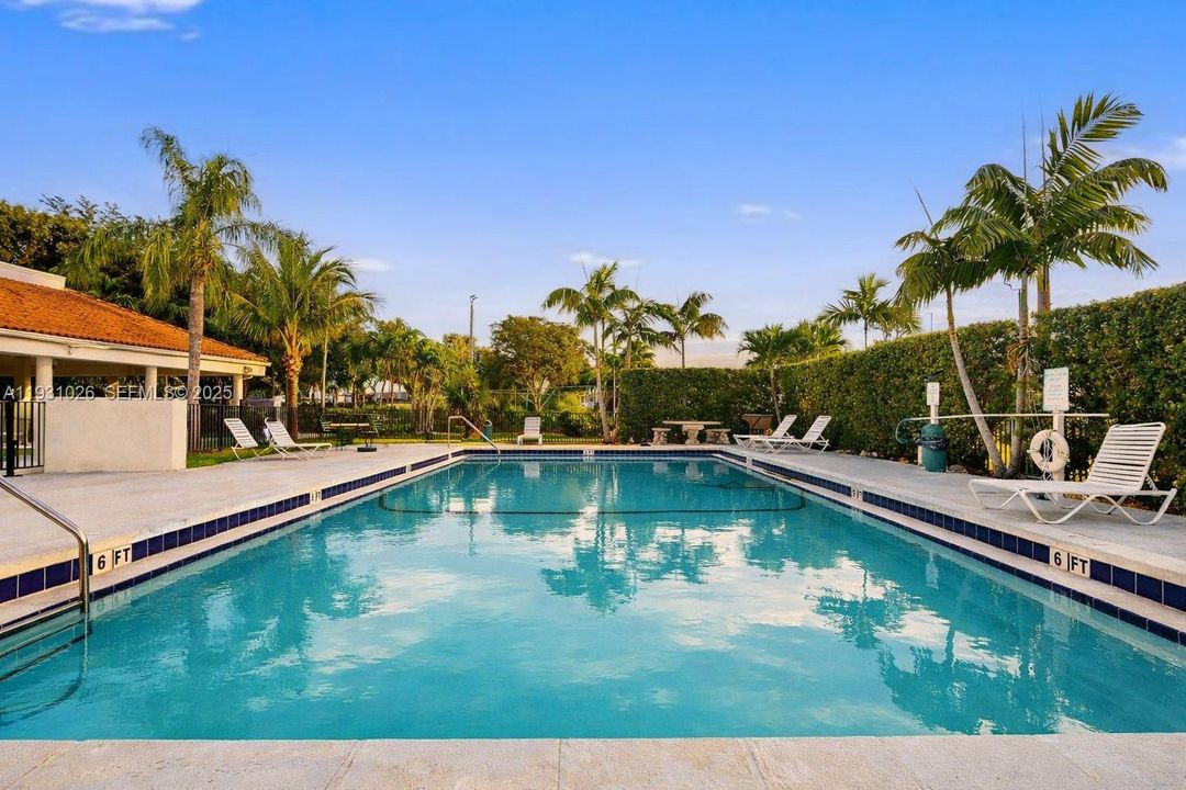 For Sale: $449,999 (2 beds, 2 baths, 1170 Square Feet)