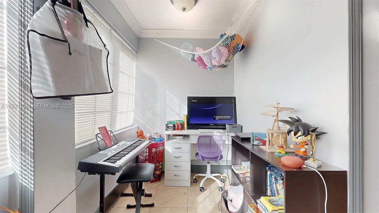 For Sale: $449,999 (2 beds, 2 baths, 1170 Square Feet)