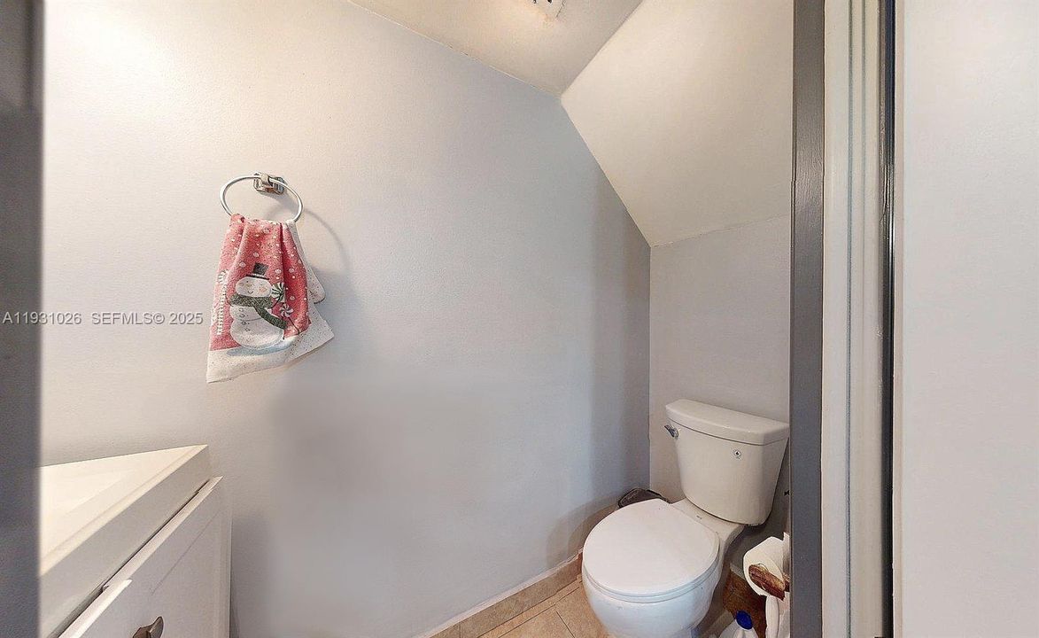 For Sale: $449,999 (2 beds, 2 baths, 1170 Square Feet)