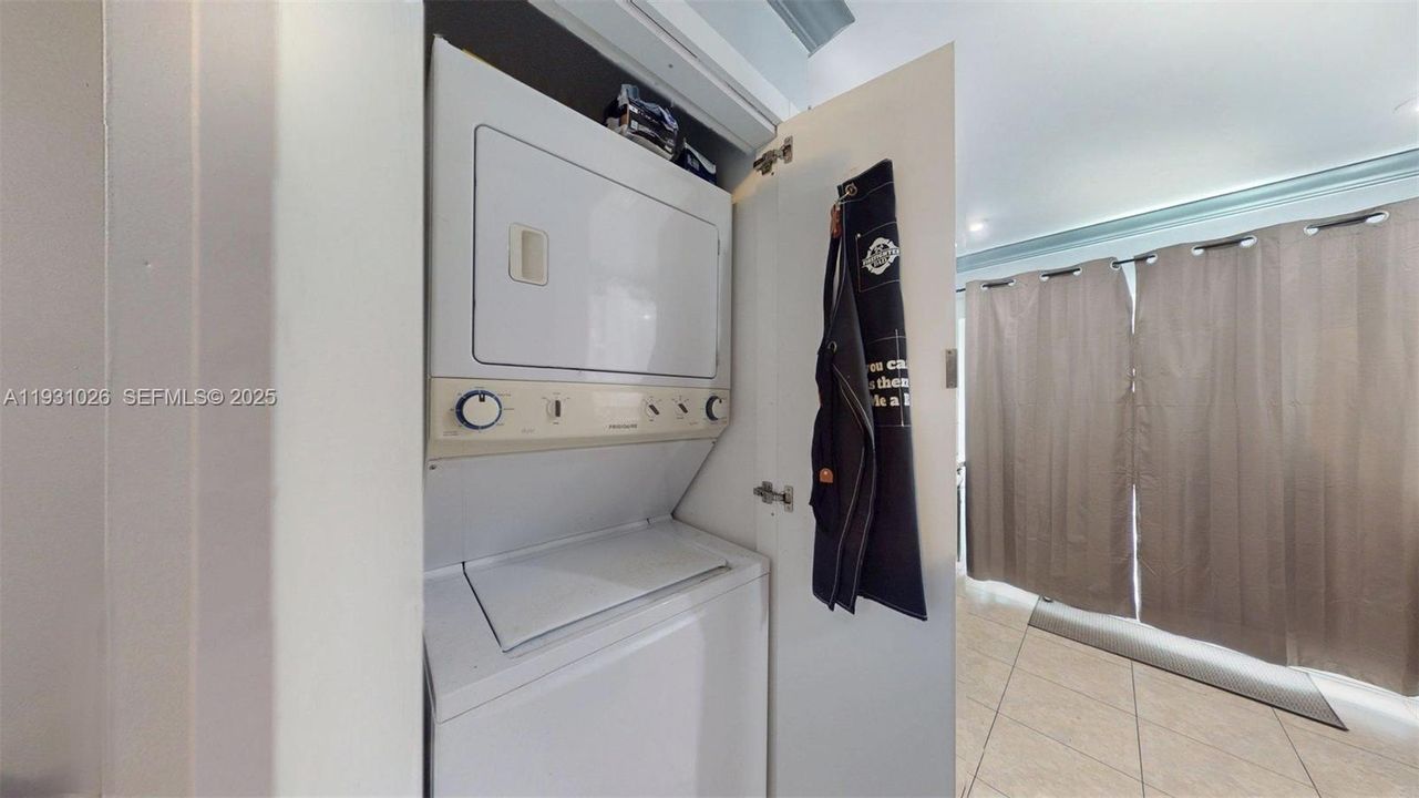 For Sale: $449,999 (2 beds, 2 baths, 1170 Square Feet)