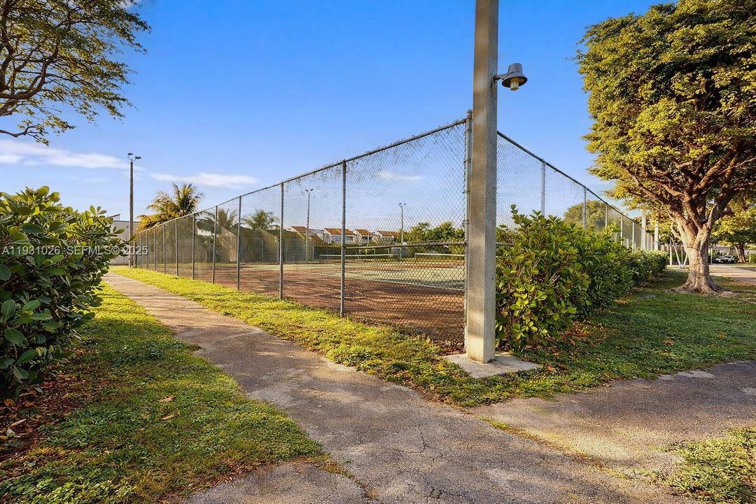 For Sale: $449,999 (2 beds, 2 baths, 1170 Square Feet)