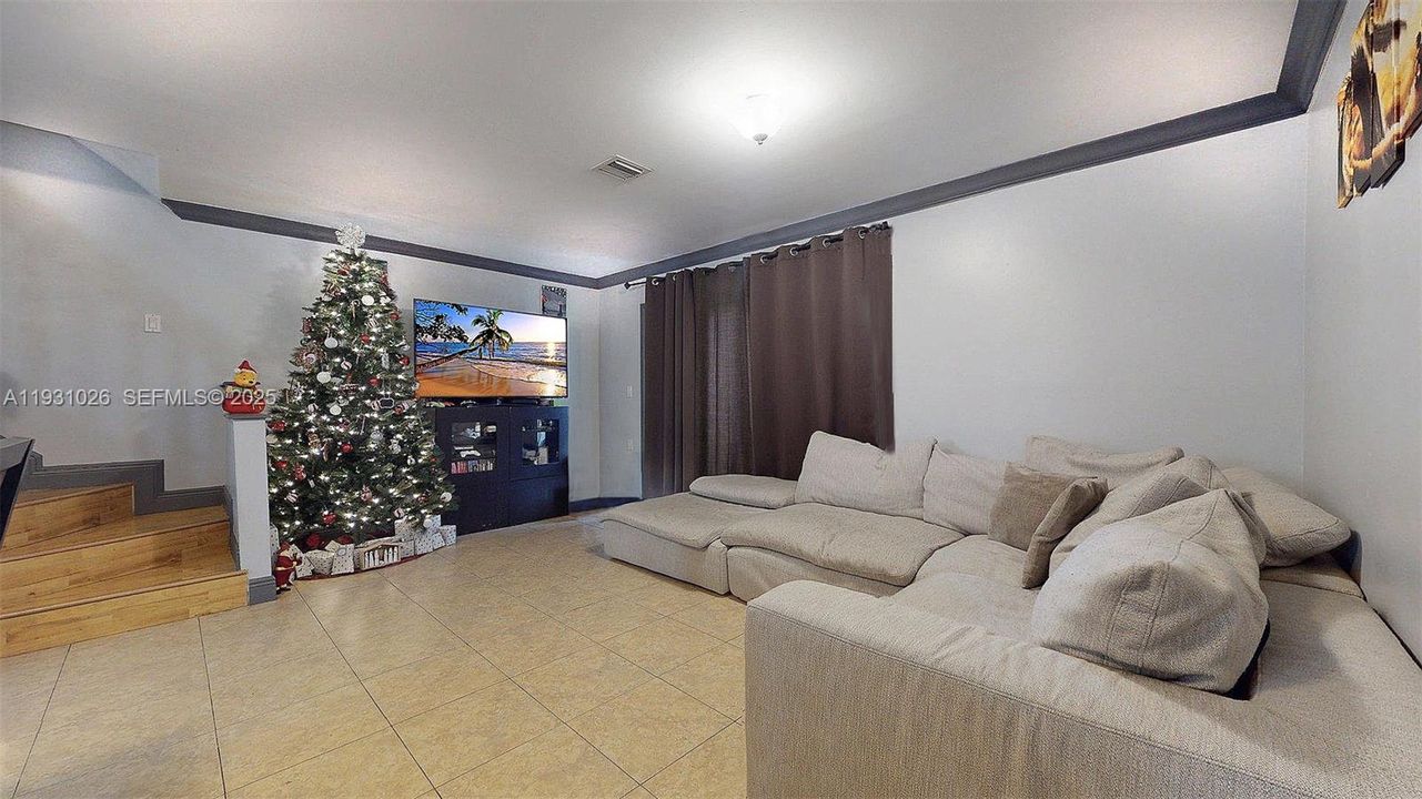 For Sale: $449,999 (2 beds, 2 baths, 1170 Square Feet)