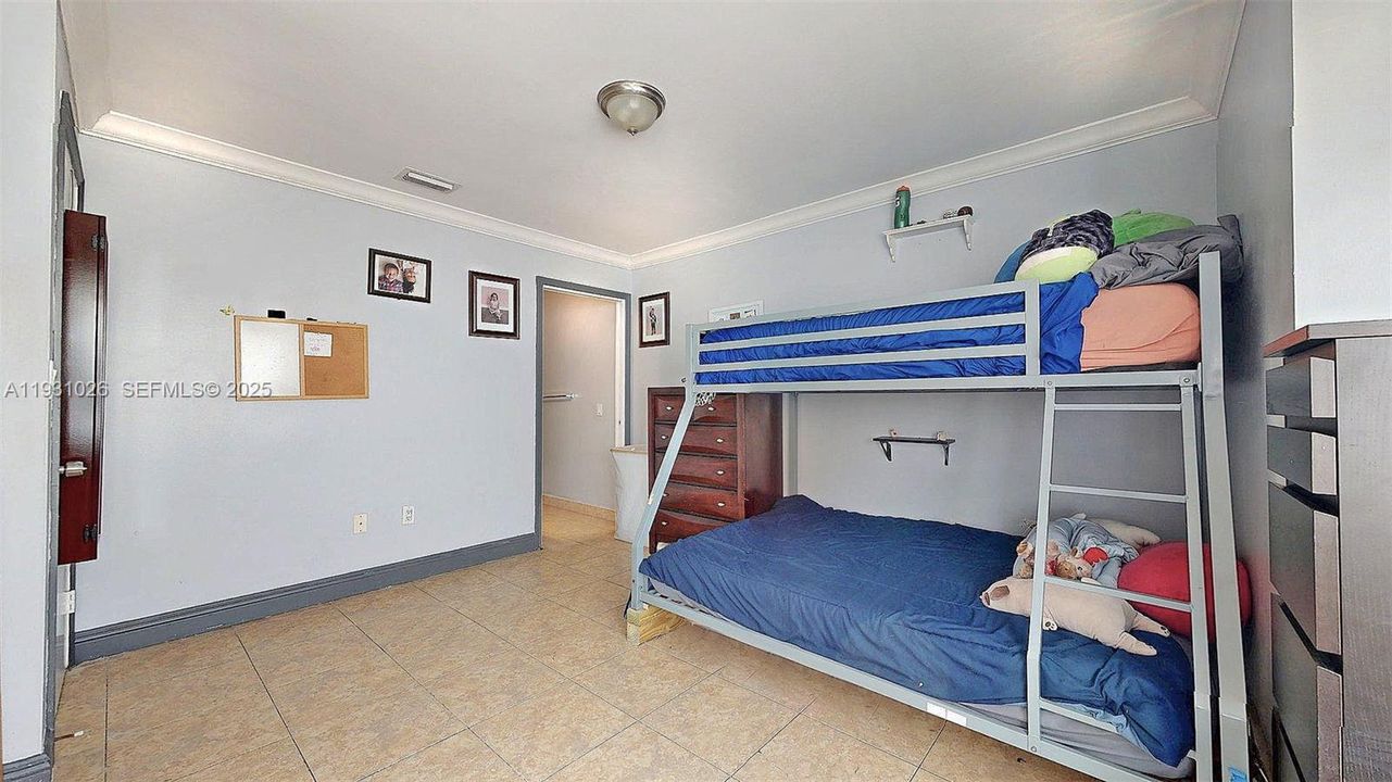 For Sale: $449,999 (2 beds, 2 baths, 1170 Square Feet)