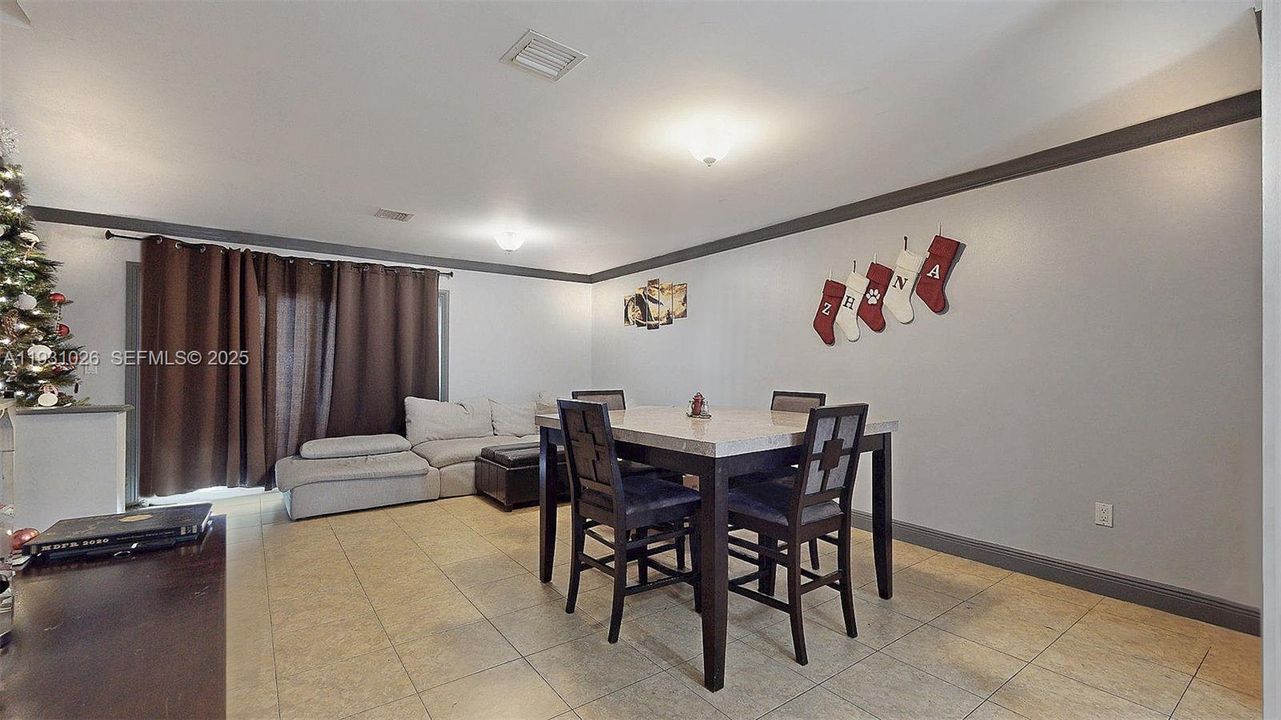 For Sale: $449,999 (2 beds, 2 baths, 1170 Square Feet)