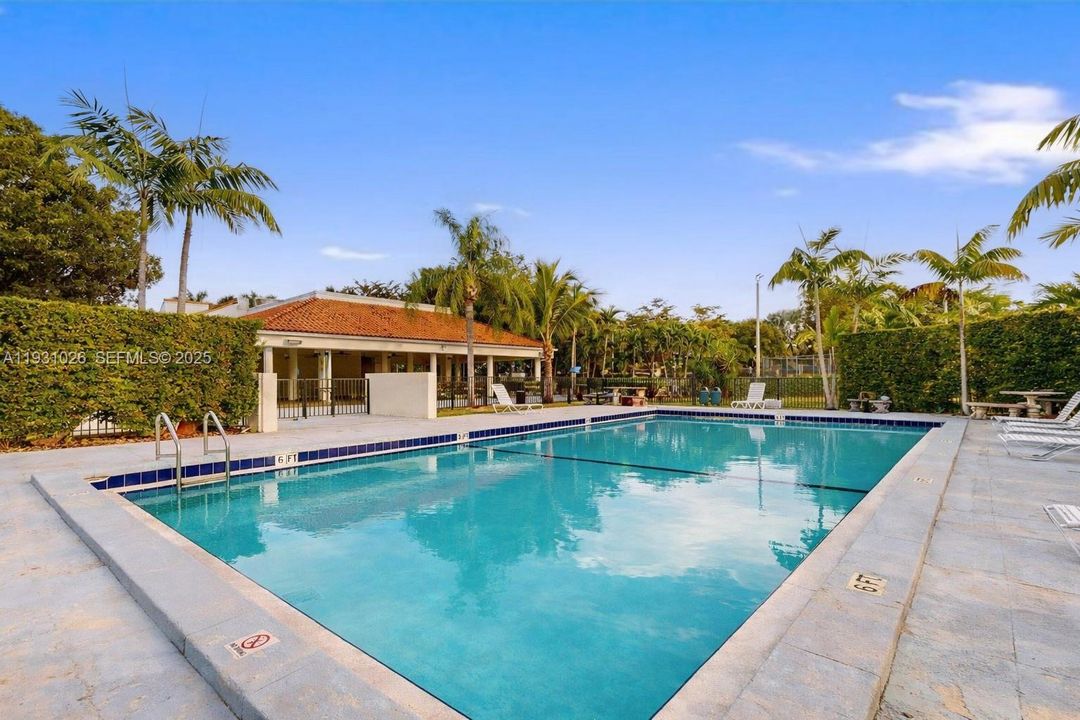 For Sale: $449,999 (2 beds, 2 baths, 1170 Square Feet)