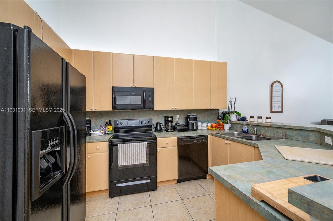 En Venta: $359,000 (2 camas, 2 baños, 1258 Pies cuadrados)