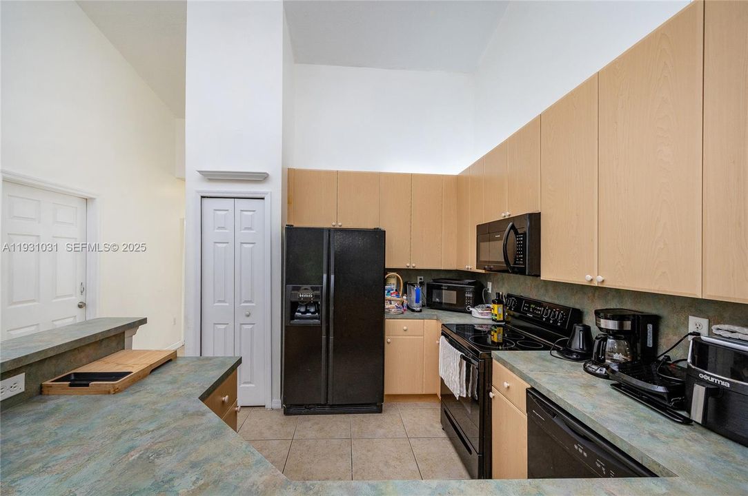 En Venta: $359,000 (2 camas, 2 baños, 1258 Pies cuadrados)