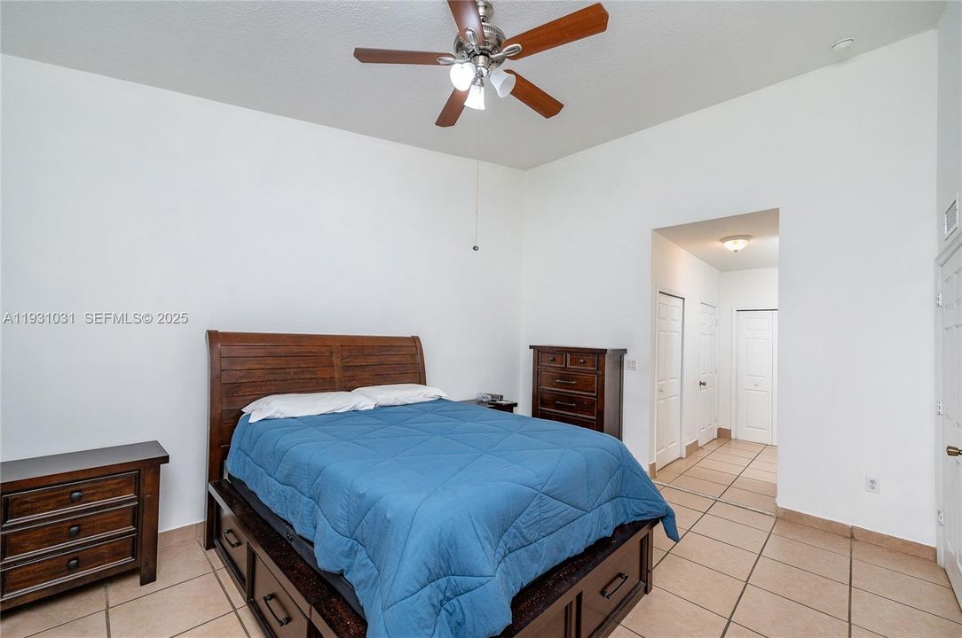 En Venta: $359,000 (2 camas, 2 baños, 1258 Pies cuadrados)