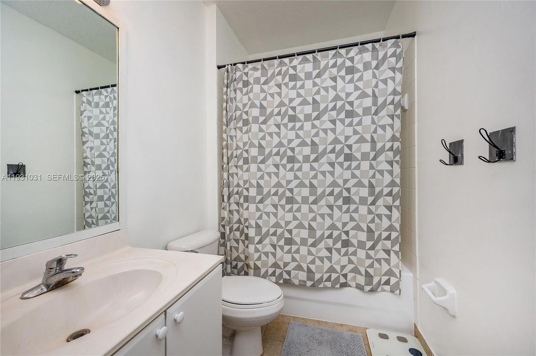 En Venta: $359,000 (2 camas, 2 baños, 1258 Pies cuadrados)